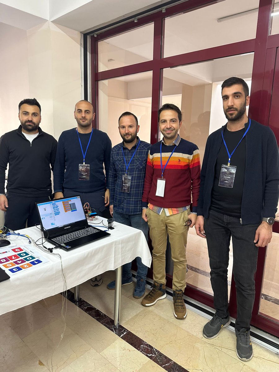 meb_dinogretimi's tweet photo. Feyza Projesi Eğitici Eğitimleri,
katılan öğretmenlerimizin yapay zeka odaklı 🎯20 özgün inovatif projesinden oluşan🏅Proje Sergi Şöleni ile tamamlandı ✅ 

#yapayzeka #feyzaprojesi 
@drahmetisleyen @yilmaznazif https://t.co/TZLtV2YoCk