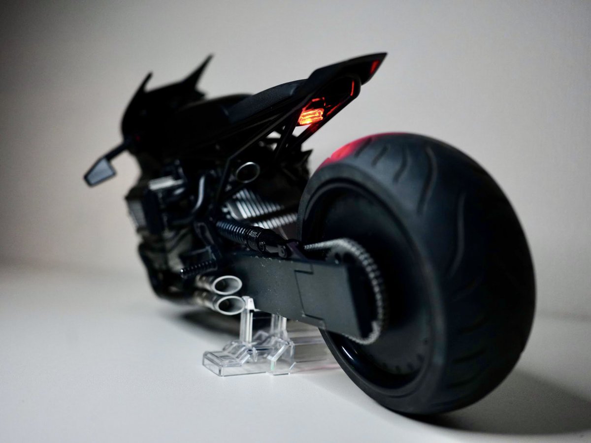 HotToys THE BATMAN BATCYCLE