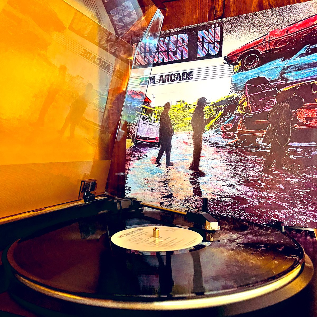 ..The waves kept on repeating
Each one crashing to the shore
And my footprints nowhere leading
As they disappeared once more..
#HüskerDü #ZenArcade #Vinyl