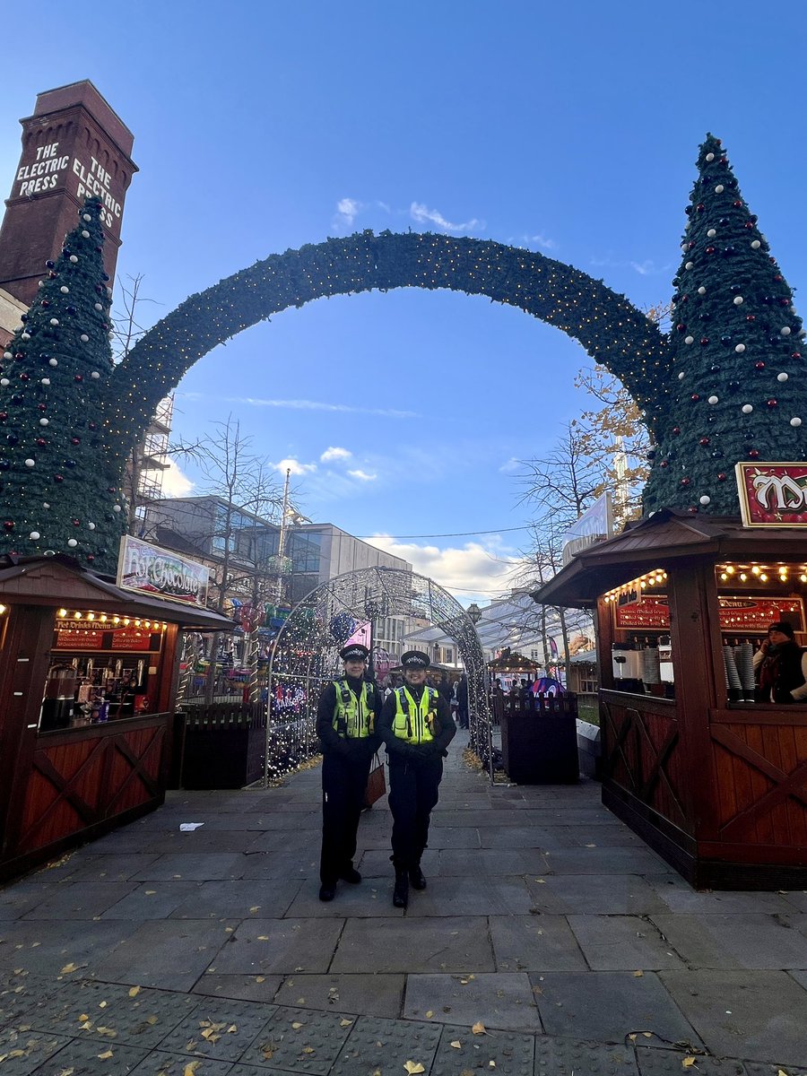 Who's joining us for the first weekend of Ice Cube at Christmas? 🎄 We’re proud to be working with our colleagues from the @WYP_Servator team who are helping to keep us all safe this festive season, at Ice Cube & around Leeds City Centre! 👮‍♀️ ℹ️ icecubeleeds.co.uk