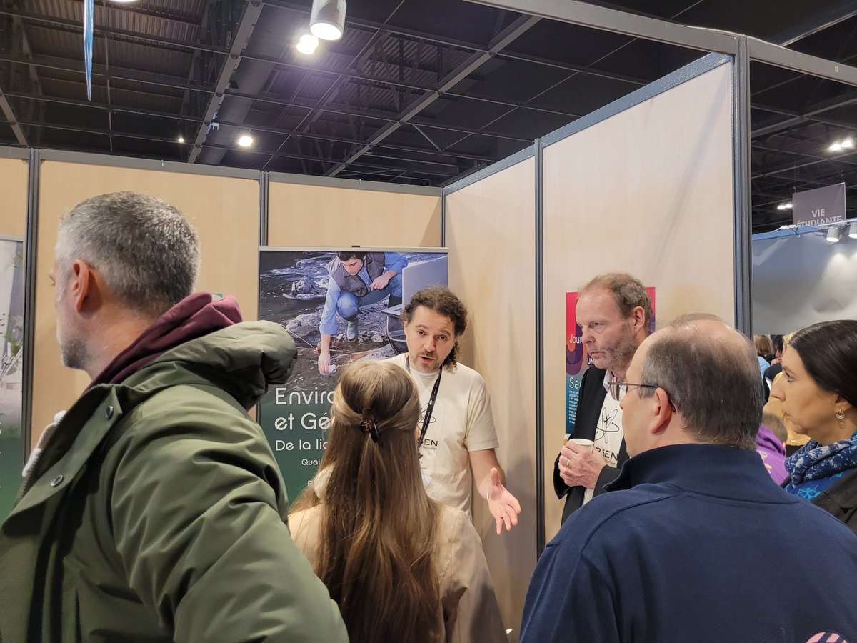 SCIENCES_URCA's tweet photo. Du monde aux différents stands de l'UFR SEN
#etudesuperieures #enseignements #sciences 
@universitereims
@studyrama https://t.co/tAzSZUh3Qu