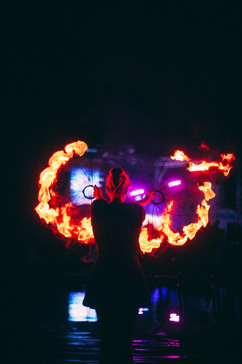 ariururu's tweet photo. π₯
#fireshow #fire #firefans #firestaff #staff #poi #show #music #concert #art #performance #artist https://t.co/05LwHC7pAj
