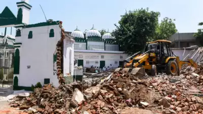 @ShayaanAlii Extremely wrong. Should be condemned with loud voice. But did you condemn this as well? 

Portion of mosque in Delhi's Bengali Market demolished