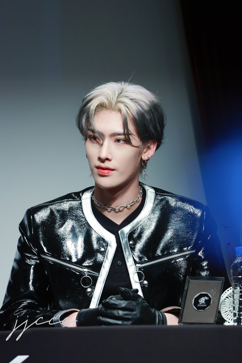 ℛ𝒾𝒸𝓀𝓎 리키

1118

#ℛ𝒾𝒸𝓀𝓎 #리키 #ZEROBAESONE #ZB1 #RICKY #沈泉鋭 #沈泉锐 #제로베이스원 #飯拍