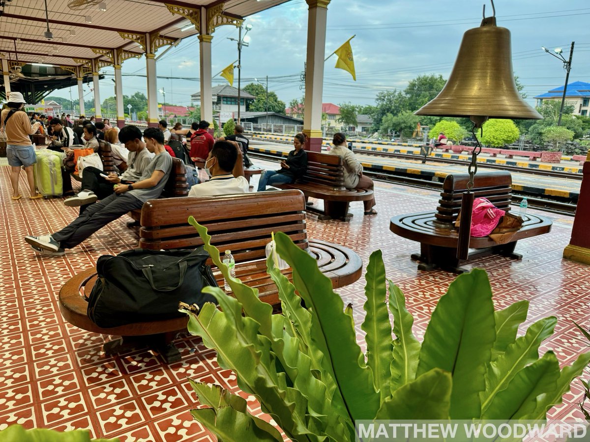 OnTheRails's tweet photo. Update on the cunning plan. @RichardBarrow and I have hopped off the #FloatingTrain at Ayutthaya and are shortly headed to Lopburi. https://t.co/mz53CJzgRe