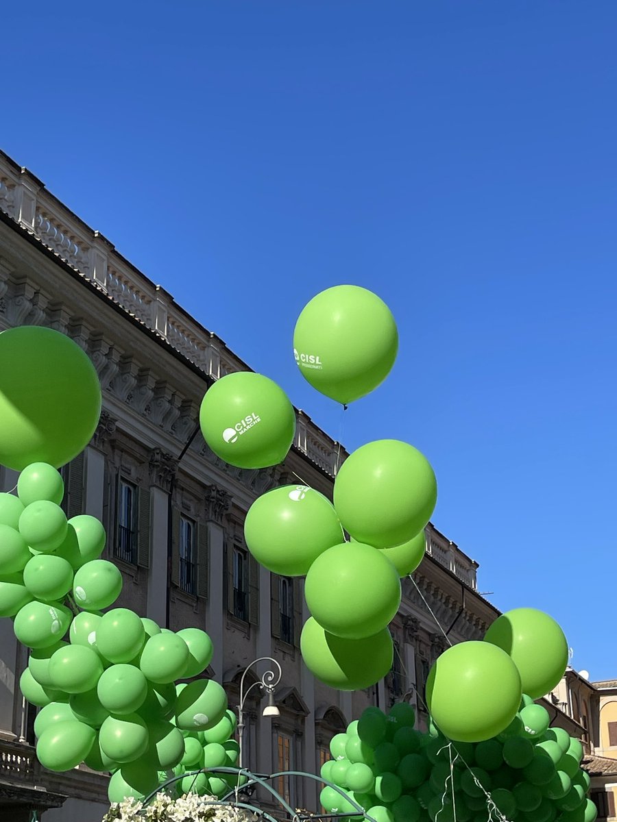 CISL Calabria (@cislcalabria) on Twitter photo La Cisl Calabrese oggi in piazza per spiegare la posizione della <a href="/CislNazionale/">CISL Nazionale</a> e per evidenziare cosa va cambiato della Legge di Bilancio. Occorre avviare al più presto una fase nuova di corresponsabilità sociale delle politiche di sviluppo e crescita del nostro Paese La Cisl Calabrese oggi in piazza per spiegare la posizione della <a href="/CislNazionale/">CISL Nazionale</a> e per evidenziare cosa va cambiato della Legge di Bilancio. Occorre avviare al più presto una fase nuova di corresponsabilità sociale delle politiche di sviluppo e crescita del nostro Paese
