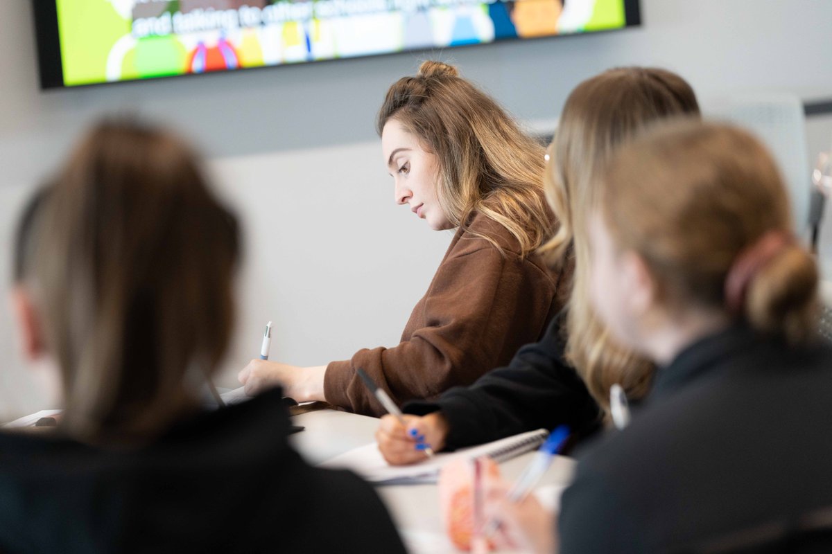 What’s your future business plan? UWTSD perhaps? 🤝 Join us at our Open Day on the 9th of December in Swansea to find out more 📢 eu1.hubs.ly/H06mz730 #UWTSD