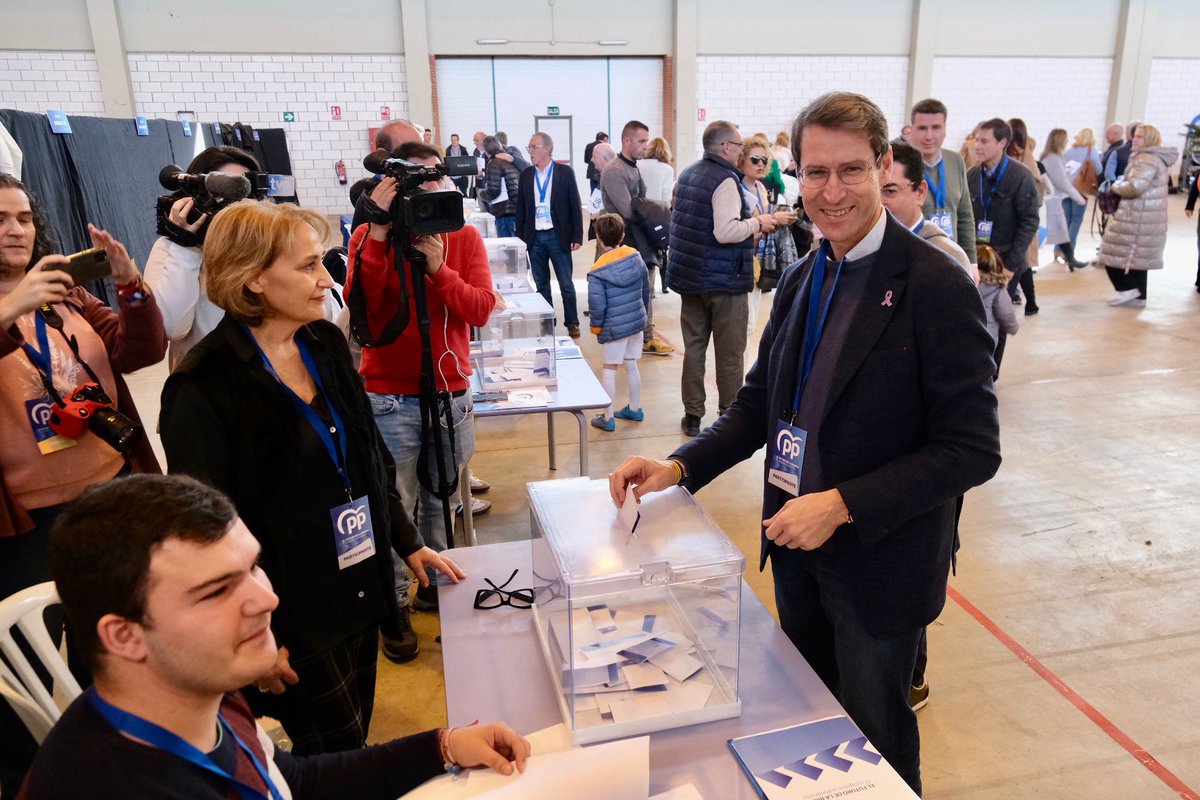 LaRiojaPP's tweet photo. 🗳️ Continúan las votaciones en el #17CongresoAutonómico del @LaRiojaPP https://t.co/jG08ybMt4a