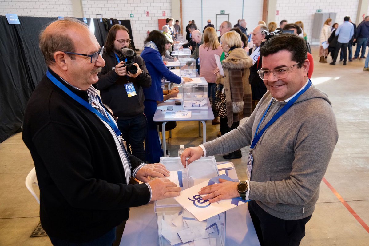 LaRiojaPP's tweet photo. 🗳️ Continúan las votaciones en el #17CongresoAutonómico del @LaRiojaPP https://t.co/jG08ybMt4a