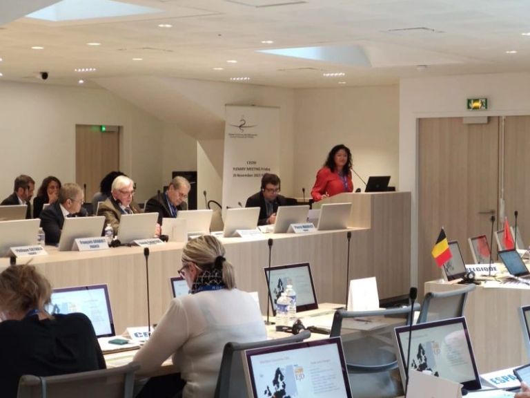 #EJD - represented by Shruti Sharma #PGT Committee Chair <a href="/sharmerende/">Shruti Sharma</a> reiterated its commitment to supporting the interests of #juniordoctors by presenting key outcomes from its recently published #MWF Report "From Tradition to Transition" at <a href="/CEOM_EU/">CEOM 🇪🇺</a> Plenary Meeting in #Paris