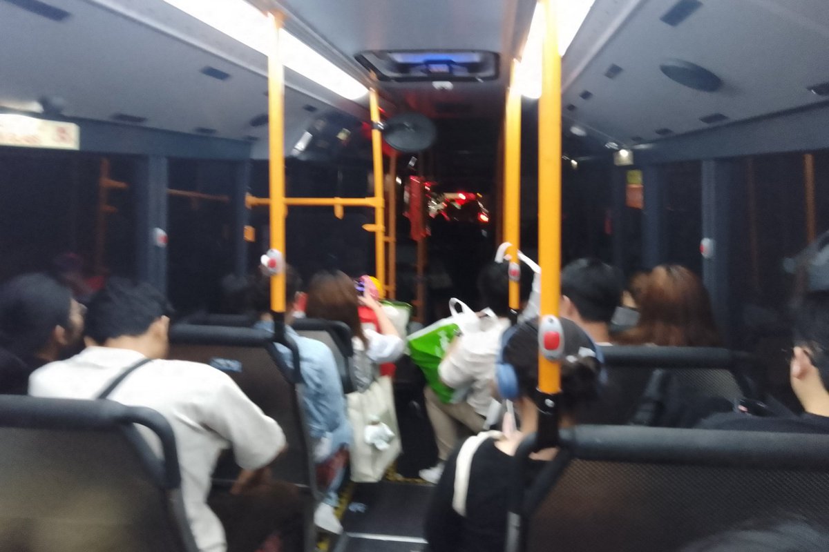 @MelbOnTransit 9:50pm Saturday night, on a southbound #902bus from #GlenWaverley

Over 40 onboard, a few even standing 😱

Time for some weekend #SmartBus upgrades