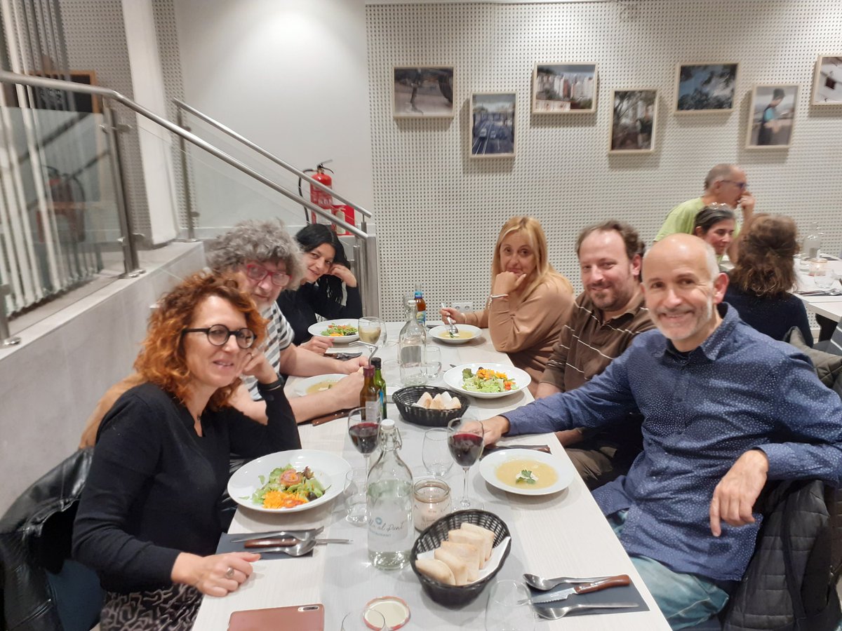 Ahir al vespre fantàstic sopar solidari de l'associació 50x20. Felicitats per la bona feina treballant des del barri contra les desigualtats i la pobresa #ZonaNord #Solidaritat