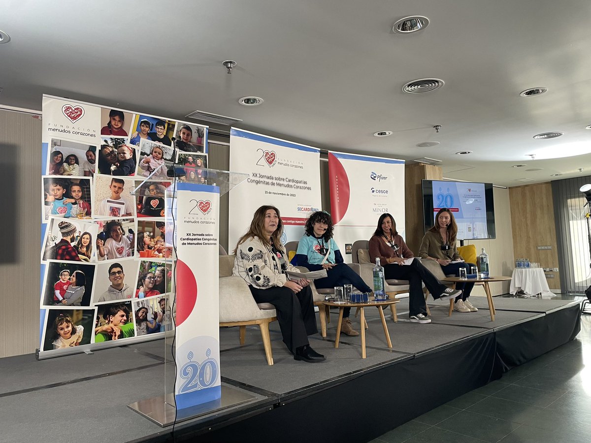 @CongenitasH12o @MenudosMenudos @TeresaSeguraCal Mesa de transición con Ana Belén, psicóloga de Menudos Corazones, Carolina paciente de 20 años, @belentoral de cardio pediátrica y @TeresaSeguraCal de cardio de adultos