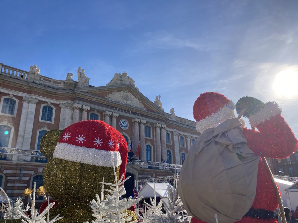 Wedstrijddag #STASM 🏉🔴⚫️ In Toulouse geen sinterklaas, maar wel al de kerstmarkt 🎅🧑‍🎄 Hopelijk geven we ⁦geen cadeautjes weg vanavond ⁦@StadeToulousain⁩ 💪 Allez le Stade. Allez les Rouge et Noir 🔴⚫️ #familleST