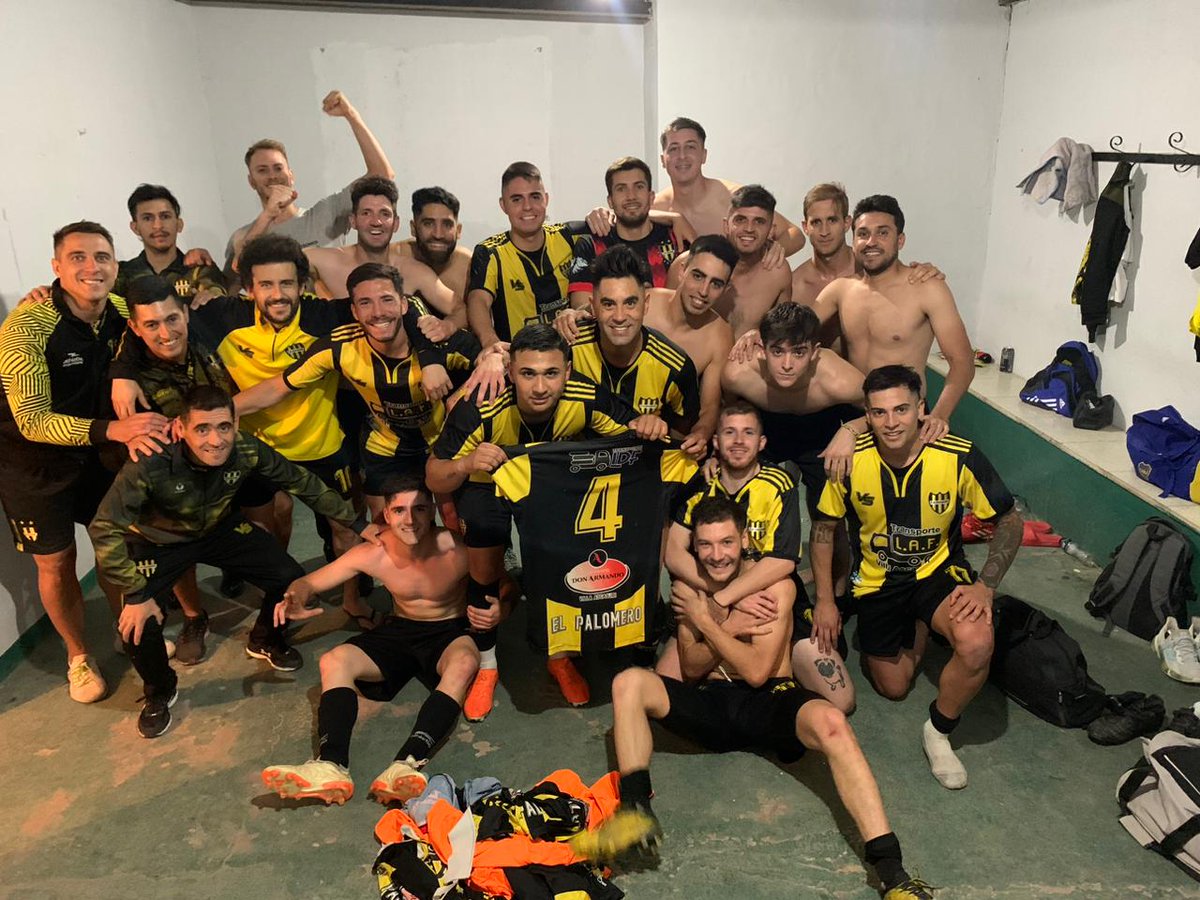 brouwer_harry's tweet photo. Buen día.....!!!!!! Estamos entre los 4 mejores. 💪🖤💛.  Vamo' muchachos. https://t.co/WPMmWpqCiC