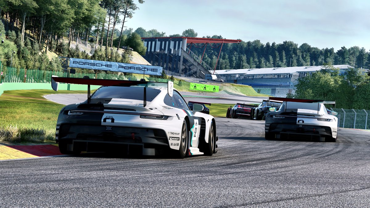 PorscheRaces's tweet photo. #ESLR1Major - New day, new luck: The #Porsche #CoandaEsports drivers @JKRogers_92 and @Dayne_Warren fight for the #ESLR1 #DreamHack crown with the virtual #911GT3R in Jönköping from 12:20 CET.
The live stream has already started ⬇️
https://t.co/BV0QaGTZ1J
#RecodeTheRace #Esports https://t.co/HEQ6YNIUnr
