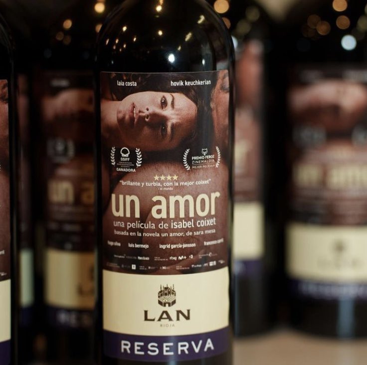 He catado “Un amor” en todas sus fases: libro de Sara Mesa + película de <a href="/CoixetIsabel/">Isabel.coixet</a> guionizado con <a href="/Lau_Ferrero/">Laura Ferrero</a> y me ha quedado un amplio abanico de sensaciones que se van incrementando a medida que pasan los días ❤️ Me falta el reserva Rioja 🍷