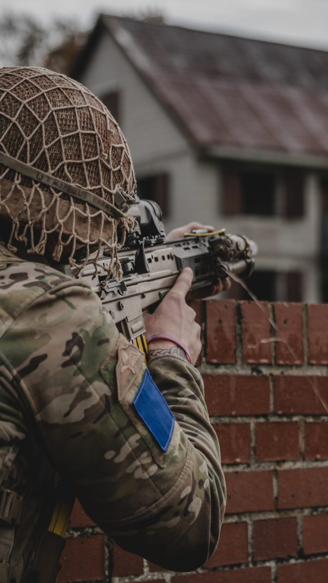 TheParachuteReg's tweet photo. Urban training facility - Paras refining their urban skills, focussing on breaching and room clearance. Ready to fight, any place, any enviroment. 
#Readyforanything
#globalresponseforce
#theparachuteregiment
#urbanwarfare
@16AirAssltBCT 
@ArmyInfantryHQ 
@DefenceHQ 
@BritishArmy https://t.co/LNIXqMy3BB