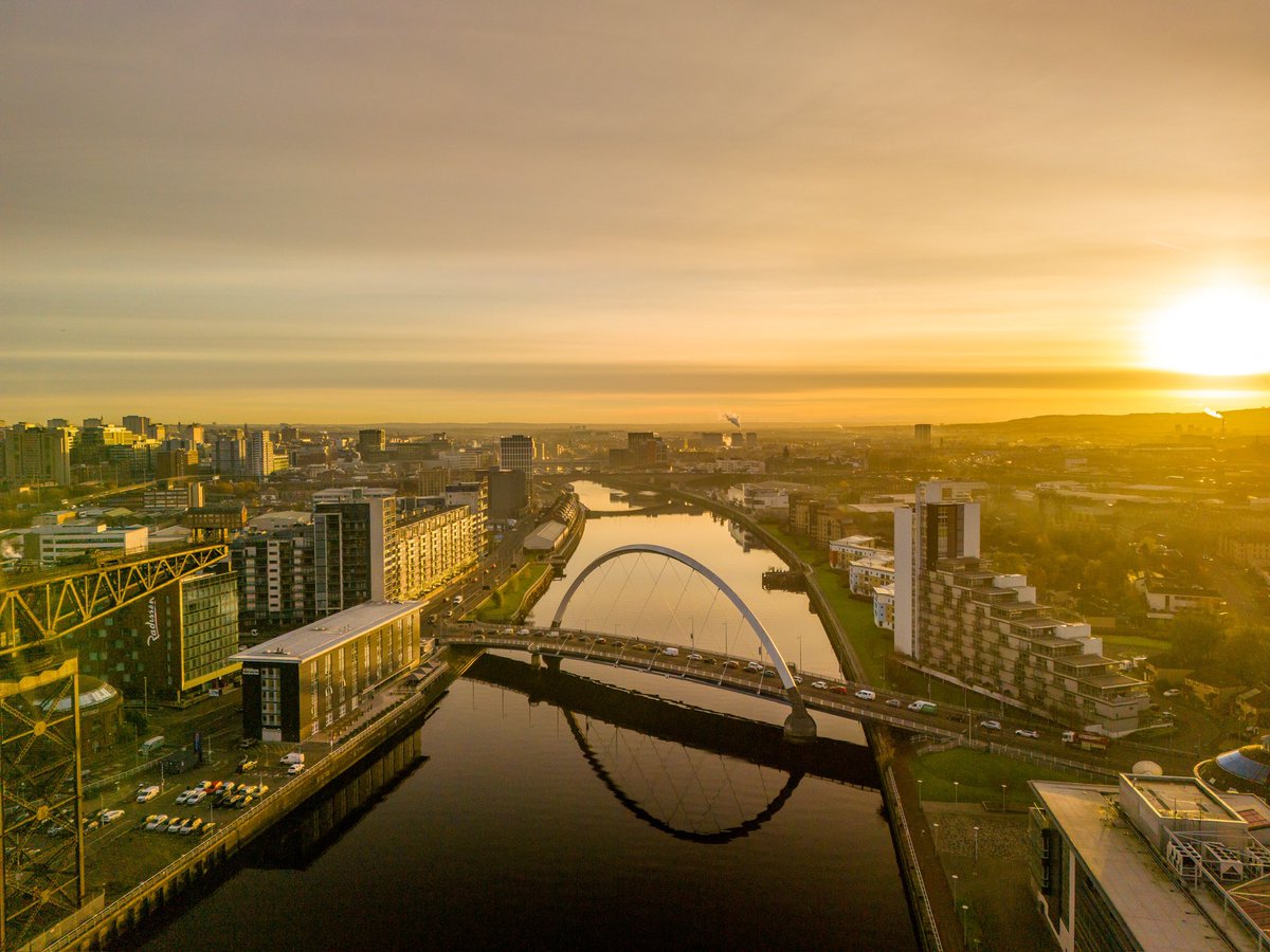 Golden Glasgow ☀️❄️😍
#Glasgow #Drone