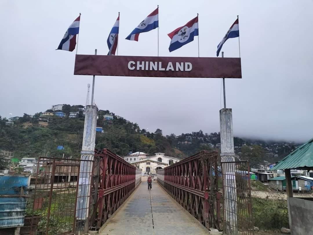 ElinaCHO8's tweet photo. India-Myanmar border gate was successfully taken over by Chin Revolutionary Forces and the sign board "REPUBLIC OF THE UNION OF MYANMAR" was removed and replaced with "WELCOME TO CHINLAND" at #Rikhawdar, #Phalam township, #Chin state.
#2023Nov25Coup #WhatsHappeningInMyanmar https://t.co/5uBq847tG3