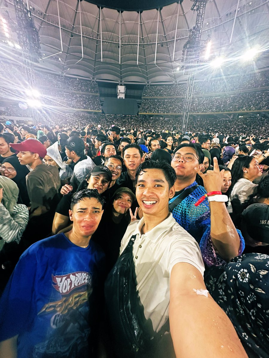 SyazwanBaba's tweet photo. Viva La Vida π
#COLDPLAYinKL #COLDPLAYinMY https://t.co/QKWHhj5XWj