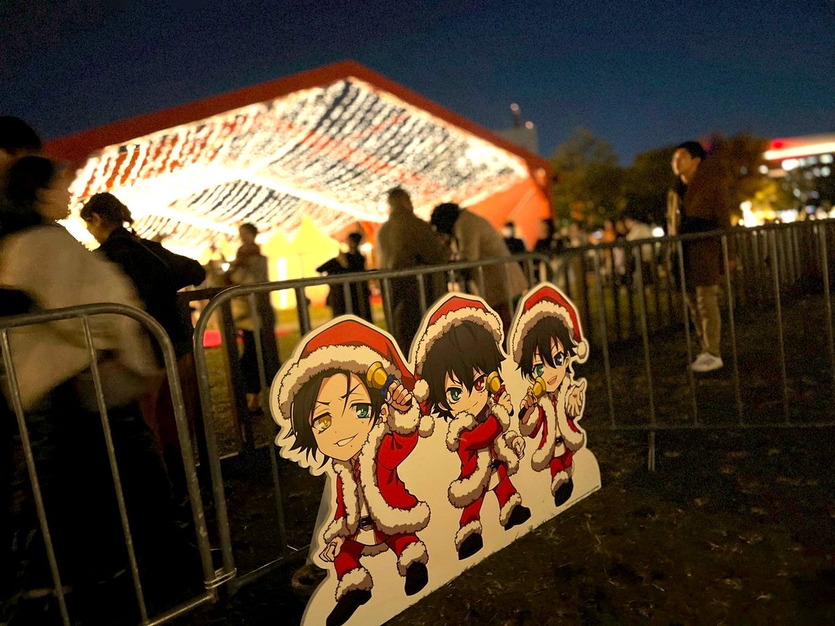illumifoodfes's tweet photo. #イルミフードフェス

初日終了致しました🎅
昼と夜でまったく別の
雰囲気が楽しめる…

そんな会場はいかがでしたか？

11/25(土)〜12/3(日)
11:00〜21:00
横浜赤レンガ倉庫
イルミネーションガーデン

にて皆様のご来場
心よりお待ちしております🎄 https://t.co/P7YzNi1nPY