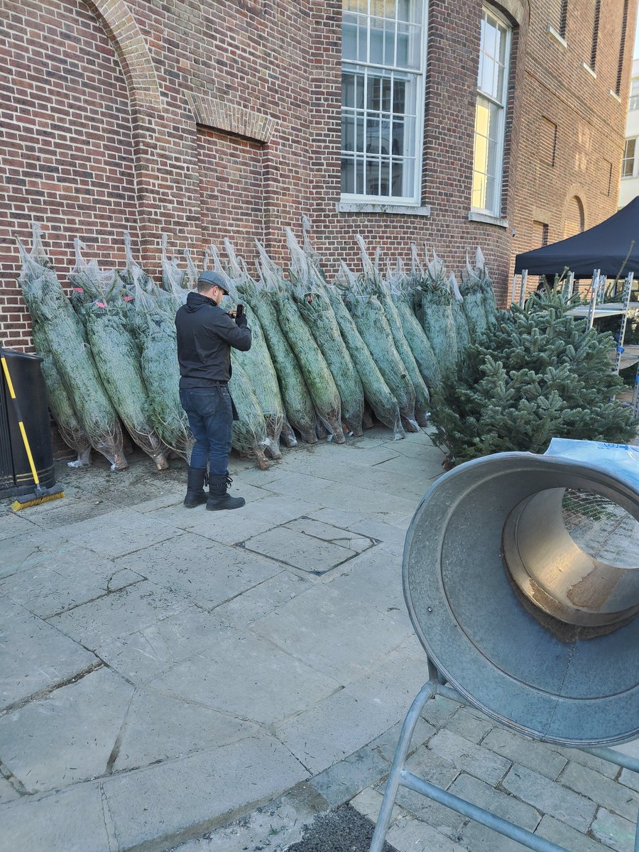 Christmas trees for sale on the market today including ones with root stock

#shoplocal #savethehighstreet