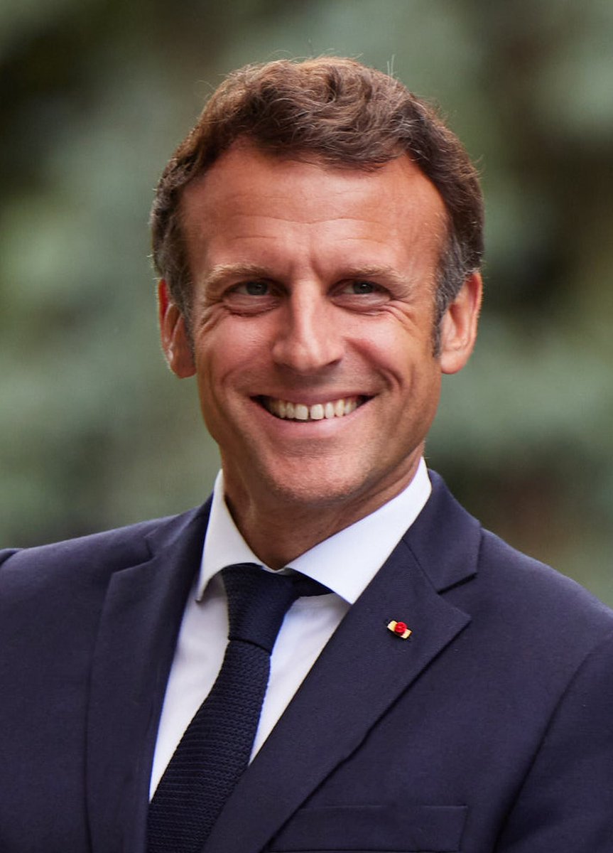 🇫🇷 FLASH | En déplacement dans le #Jura, Emmanuel #Macron s'est arrêté hier dans un bar PMU et a gagné au Loto de la biodiversité à deux reprises.