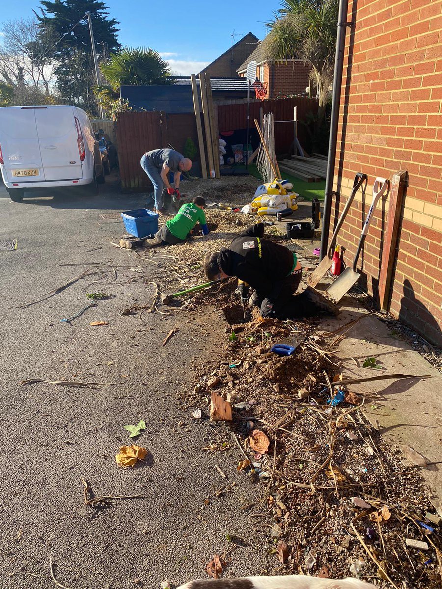 Seeder_Wood's tweet photo. Boys helping to renew a fence today… think they made need to set up a subsidiary company… ‘Seeder Wood Contracting Services’ #Alex11 #Tomas9 #WorkHard #PracticalSkills https://t.co/nKV0dD1Iuh