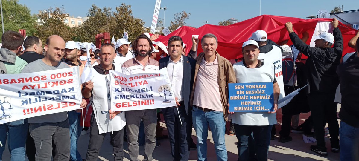 tchuseyinakgun's tweet photo. Emeklilikte Adalet bir an önce sağlanmalıdır. Bu zulme iktidar bir an önce son vermelidir.

1 Güne 17 Yıl Fark olmaz. 2000’liler Sizleri duyuyorum, görüyorum ve bu sorun çözülene kadar hep beraber el ele, kol kola mücadele edeceğiz.

Mezarda emeklilik olmaz.

#KademeliEmeklilik 
#2000LerAdaletİstiyor