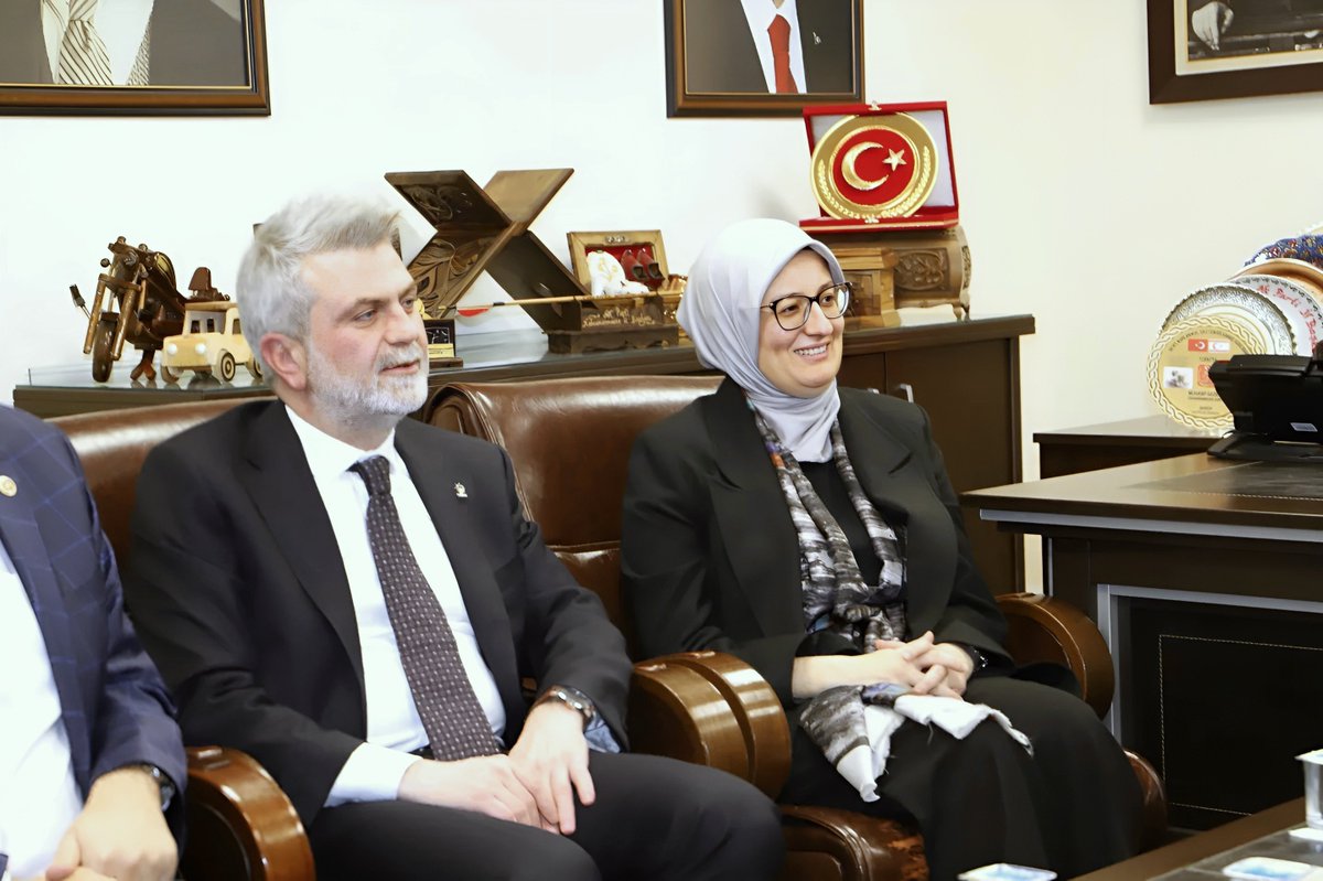 Genel Başkan Yardımcımız Sn. Belgin Uygur’u il başkanlığımızda misafir ettik. 

Deprem sonrası ilimizde gerçekleştirilen projeler, yerel seçim süreci ve yarın gerçekleştireceğimiz temayül yoklaması ile ilgili istişarelerde bulunduk.