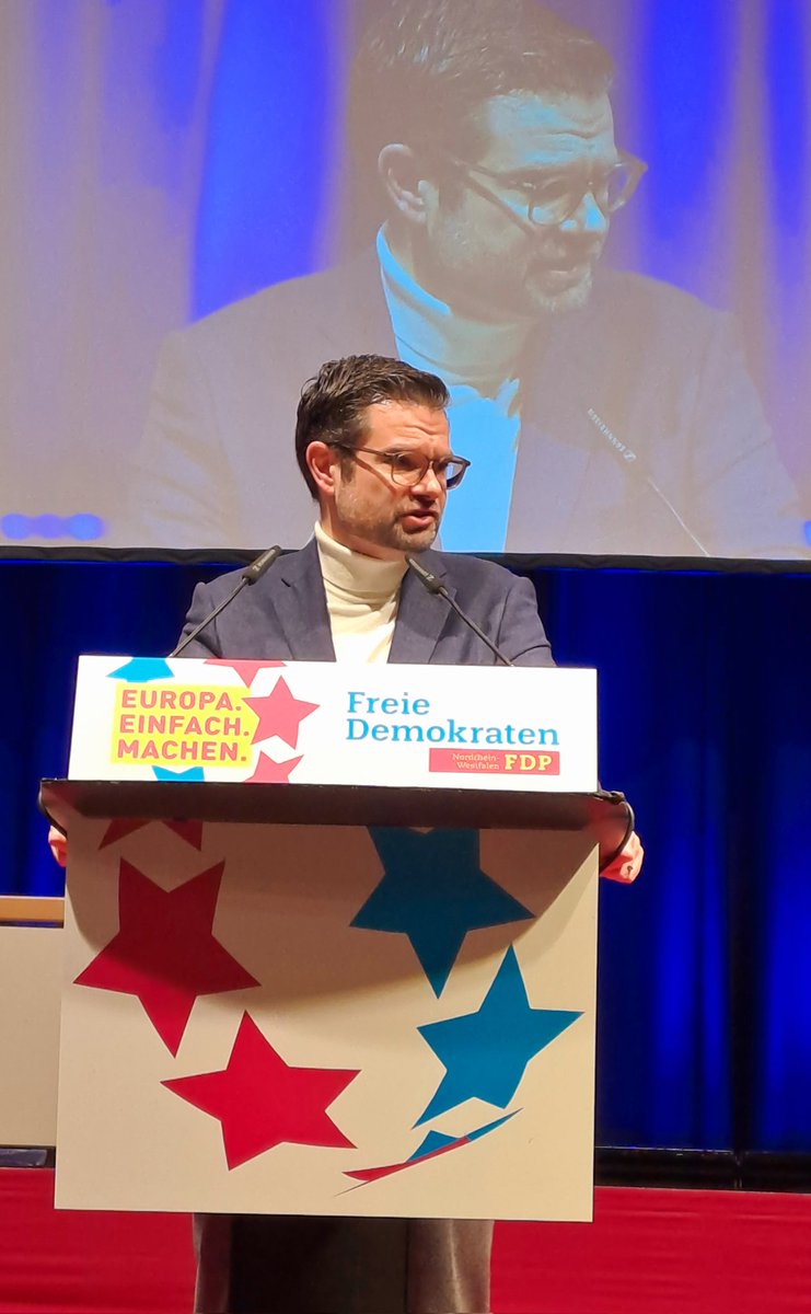 jillwint2018's tweet photo. "Die Hamas hat den größten Massenmord an jüdischen Menschen nach dem Holocaust verübt.
Unser Platz ist an der Seite Israels!"
Bundesjustizminister Dr. @MarcoBuschmann auf dem  Landesparteitag der #FDP #NRW
#Israel #WeStandWithIsrael https://t.co/WazGDTUIOO