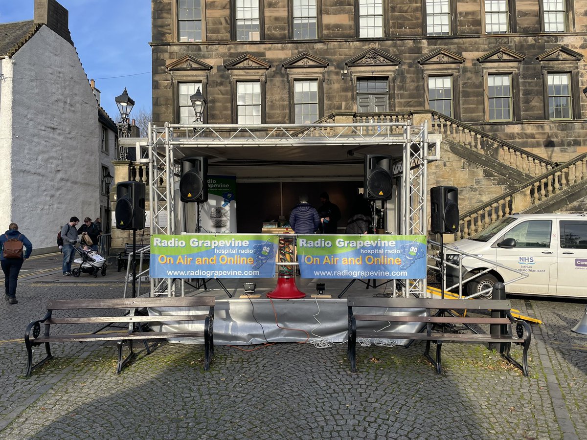 RadioGrapevine's tweet photo. Good morning #Linlithgow! We’re delighted to be at the Cross for your Advent Fayre today! https://t.co/FiPLHnPdqD