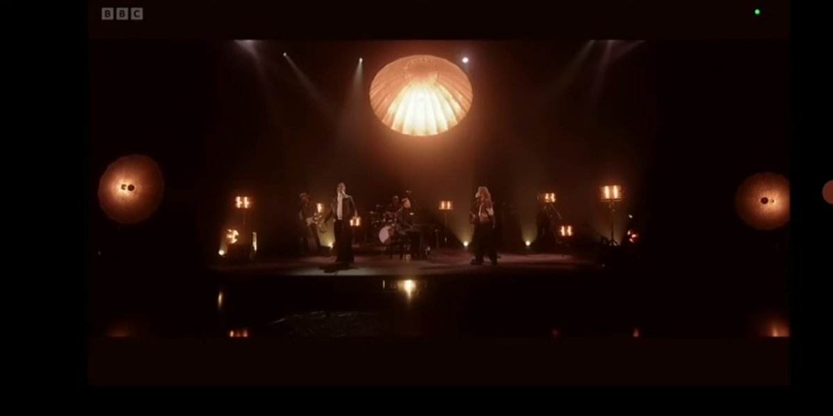 TakeThatFanBase's tweet photo. #GrahamNortonShow #lasnight #Windows @GaryBarlow @HowardDonald
Performance Γ nd interview #π
https://t.co/Ou1W4K9CbD
(YT: 'TT-RW') https://t.co/OHGMJOPMbk