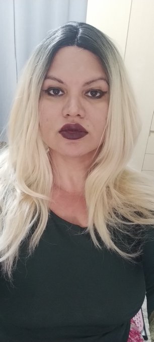 Bom dia, gente passando pra lembrar que hoje as 20h tem live na Twitch: LaraMistress 💋 https://t.co/<a href="/tag/selfie"class="tags"><span>#selfie</span></a><a href="/tag/gamergirl"class="tags"><span>#gamergirl</span></a><a href="/tag/retrogamer"class="tags"><span>#retrogamer</span></a><a href="/tag/streamer"class="tags"><span>#streamer</span></a>