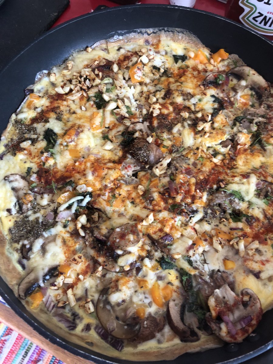 A yummy post @Panshangparkrun @parkrunUK #NHS1000miles breakfast, a family sized omelette with loads of peppers, red onions, chilli 🌶️ , mushrooms 🍄 & sprinkling of cheese & 🌿 herbs with baked beans on the side ❤️#WeEatWell23 @4AdsthePoet
