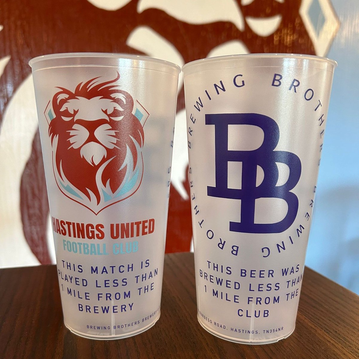 hastingsufc's tweet photo. 𝙇𝙊𝙊𝙆 𝘼𝙏 𝙏𝙃𝙀𝙎𝙀 👀

Hastings United are proud to introduce our @BREWINGBROTHERH reusable pint cups

£2 refundable deposit per pint cup

Available for the first time at todays @IsthmianLeague match versus @CIFC 

#COYU
#ReusableCups
#HUFC https://t.co/YV4E9frPus
