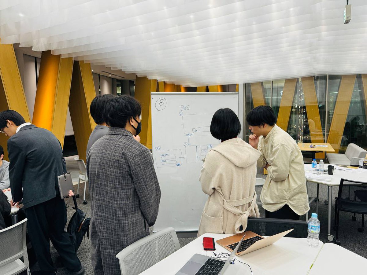 IOSToken_jp's tweet photo. Web3産学教育ハッカソン #HIVEHack、2日目の様子です!
本日は
・bunzzの伊藤様、エバーシステムの白濱様(元近大院生)のブロックチェーン講義
・学生とWeb3産業界の方々との交流(それを踏まえたプロダクト開発)
が主に行われました!
本取り組みを通じてWeb3に関心を持つ人が増えることを願います✨ https://t.co/5CDuFbn0r4