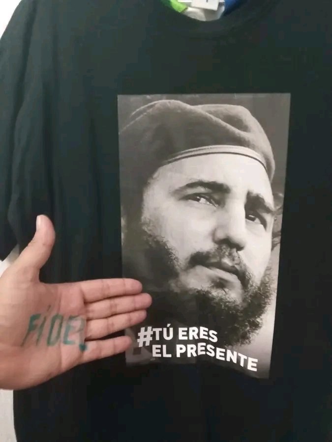 Hace 7 años de tu partida a la inmortalidad. Para nosotros sigues aquí firme entre nuestra gente.
Gracias por todo #Fidel.
#Cuba no te vida ni se detiene.
#TúEresElPresente 
#FidelPorSiempre