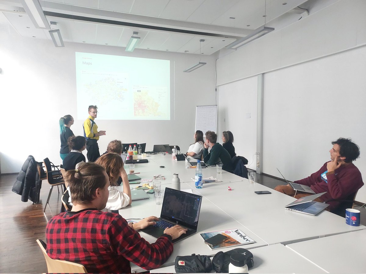 Land ownership workshops of <a href="/UrbanJnetwork/">Urban Journalism Network</a> at <a href="/Tagesspiegel/">Tagesspiegel</a> office with <a href="/katkorz/">Katarzyna Korzeniowska</a>, #dataviz master of <a href="/BIQdata/">BIQdata.pl</a>.

Gastarbeiterzy z Polski pozdrawiają uchodźców <a href="/romanimielski/">Roman Imielski</a> i <a href="/Bart_Wielinski/">Bartosz T. Wieliński 🇵🇱🇪🇺🇺🇦</a>.