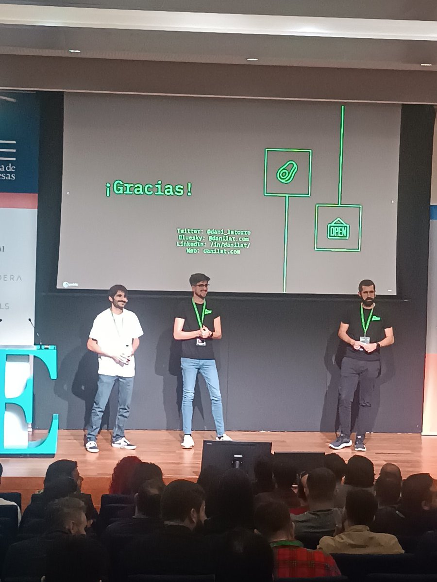 Genial charla de <a href="/dani_latorre/">Dani Latorre 🤘</a> en #lavertical23