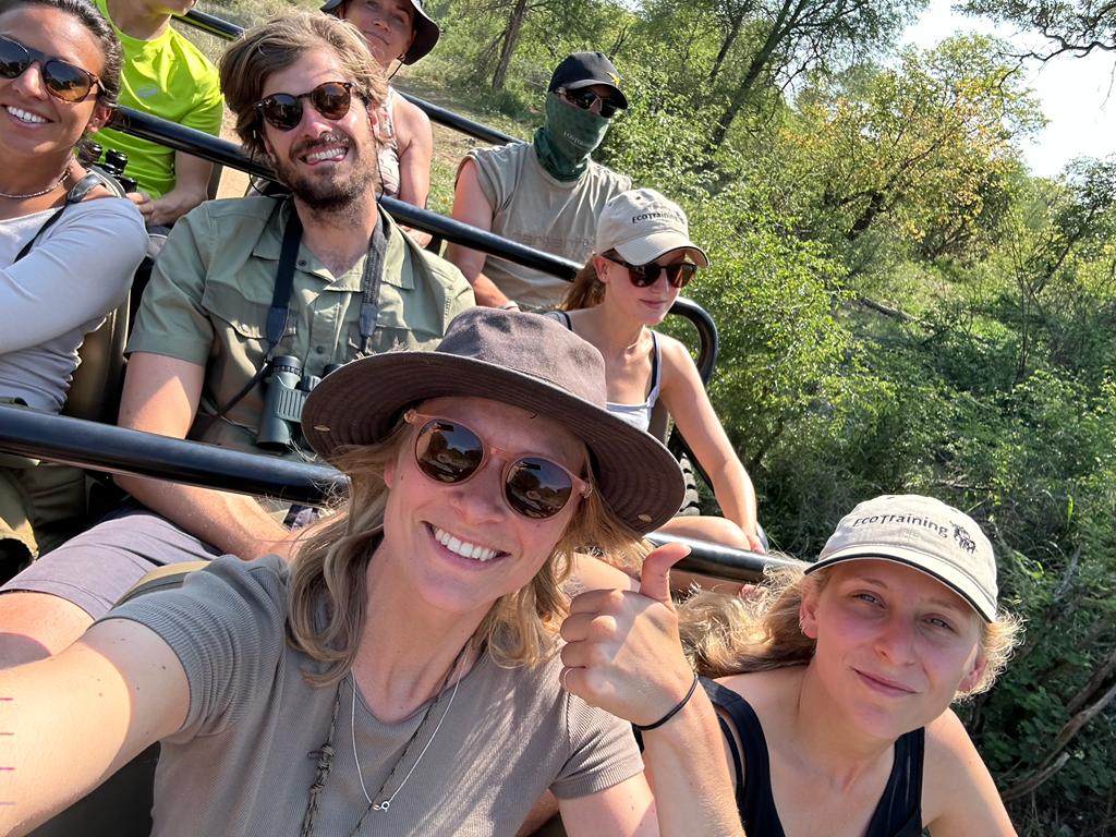 EcoTraining's tweet image. #Happiness is going on safari!! 🐘🍃🦋🤠

EcoTaining 55-day Field Guide students are having a fantastic time exploring the African bush on safari! 

📸 Credit: Rosa Boon

Learn more about our 55-day Field Guide course HERE: 👉ow.ly/sIK750Q9NrY👈

#EcoTraining #FGASA
