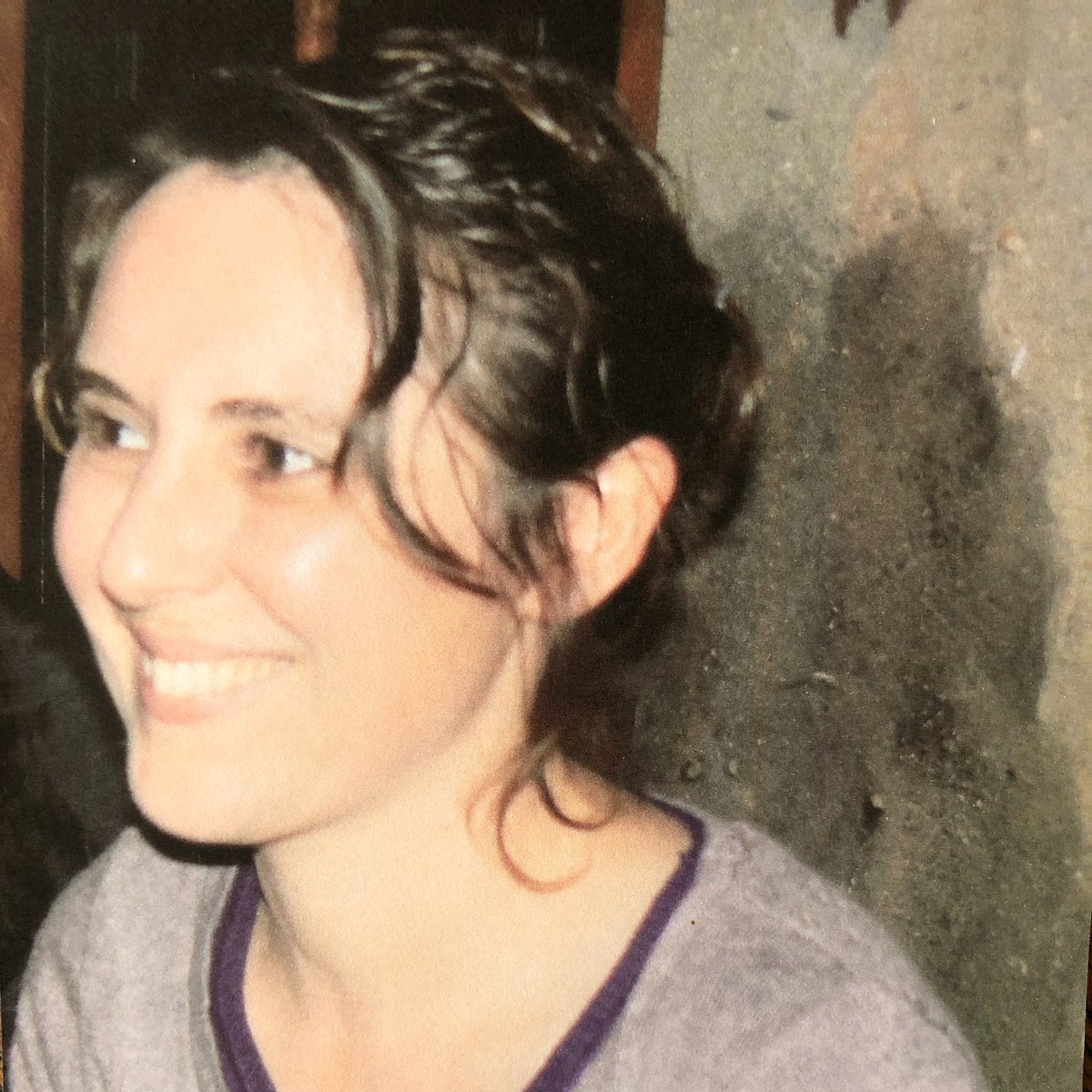 [Elles s'appelaient...] <a href="/sudouest/">Sud Ouest</a> rend hommage aux victimes de féminicides. Barbara Besey a été tuée à coups de marteaux et étranglée par son ex-conjoint à 47 ans, près de La Rochelle en 2020. Qui était Barbara? #LutteContreLesViolencesFaitesAuxFemmes 
➡️sudouest.fr/societe/femini…