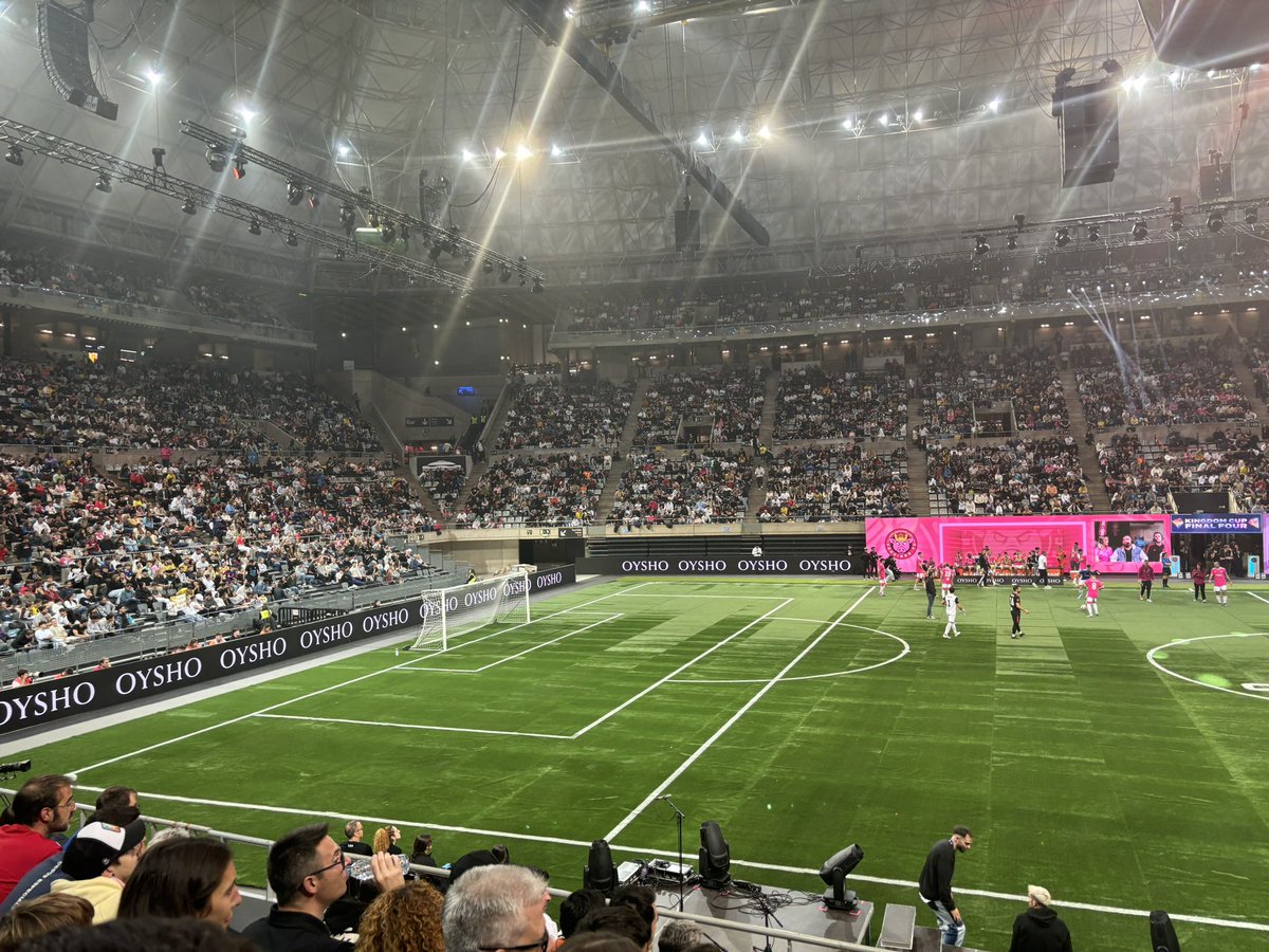 Grazen's tweet photo. Nice seats.

#KingdomCup https://t.co/2svwTtqt3M