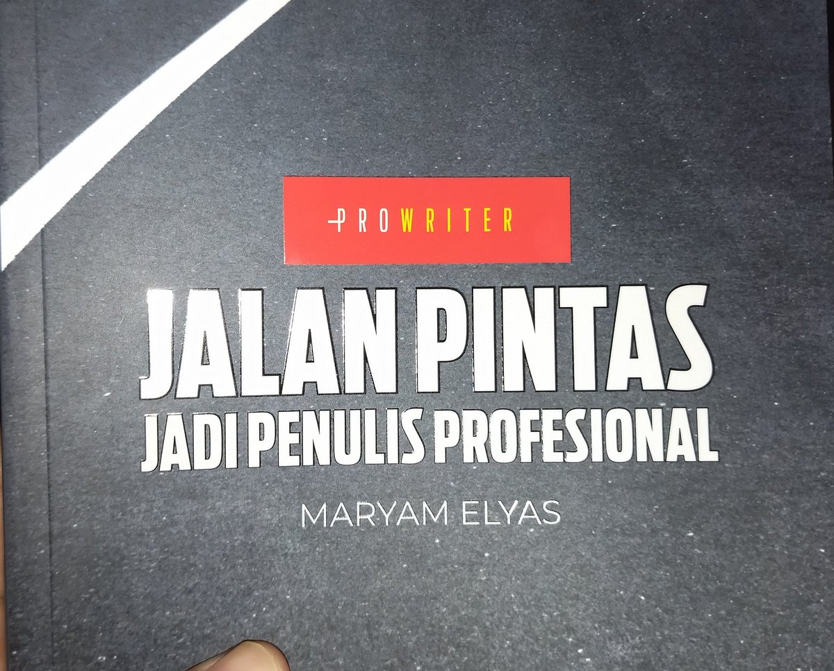 Plan utk tahun depan 2024, nak serius dlm kerjaya penulis upahan. Jadi tahun ni kita pulun masuk kelas &amp; beli buku berkaitan. Alhamdulillah, banyak ilmu dapat topup walaupun sebelum ni dah 5 tahun buat kerja ni secara sambilan. Buku prowriter tu best gila. modachi.onpay.my/order/form/PW0…