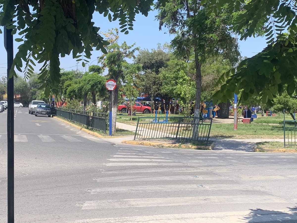 Nestorvpool's tweet photo. @Muni_LaCisterna @Carabdechile  hasta cuando permiten que se tomen las plazas de la Cisterna las barras de clubes???   Ya se está haciendo costumbre en la Plaza Cervantes Renés asados, cumpleaños, fiestas, fuegos artificiales y alcohol.  Que mas tenemos que hacer los vecinos? https://t.co/rPy7piok96