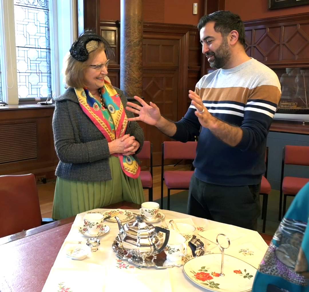 ArtemisScotland's tweet photo. You have to be #bold to work as a Costumed Interpreter because you just never know who you might meet! @HumzaYousaf #Museum30 #FirstMinisterOfScotland @FairfieldGovan https://t.co/rkV2ViQ3v8