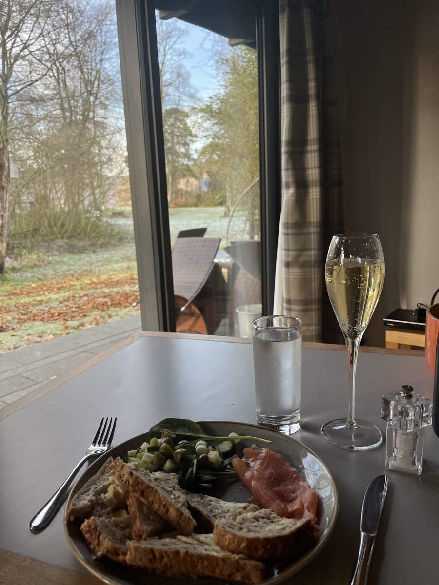 julester1869's tweet photo. Chilly here ⁦@LochendChalets⁩ today but all the more stunning for it and very cosy in Pine Lodge! https://t.co/wjSzzZtL9K