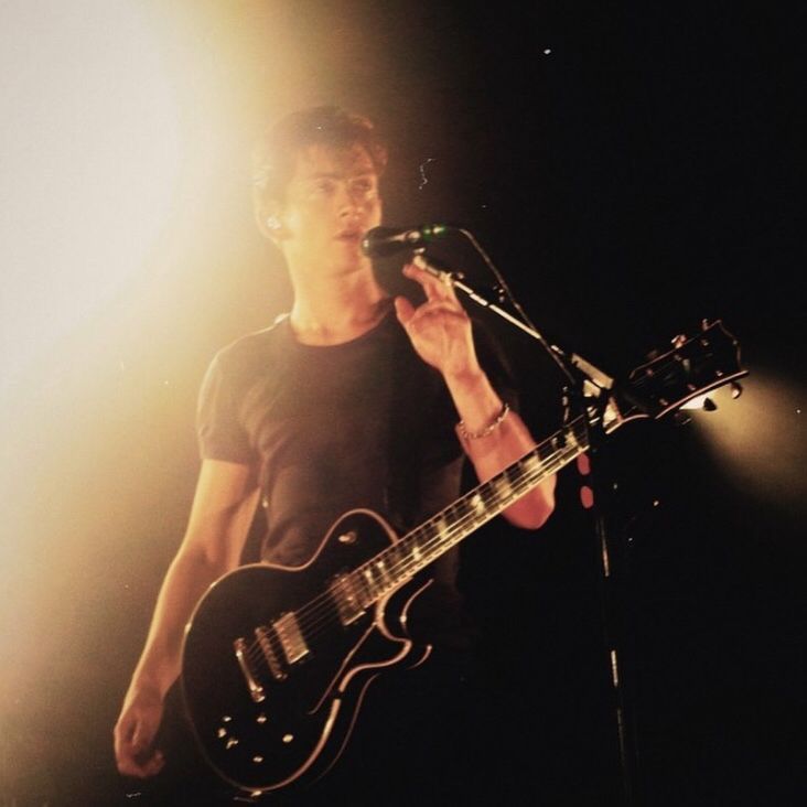 fatballing's tweet photo. can he bring back the plain black tshirt look I'm still not over it https://t.co/0tDfoI3Qg2