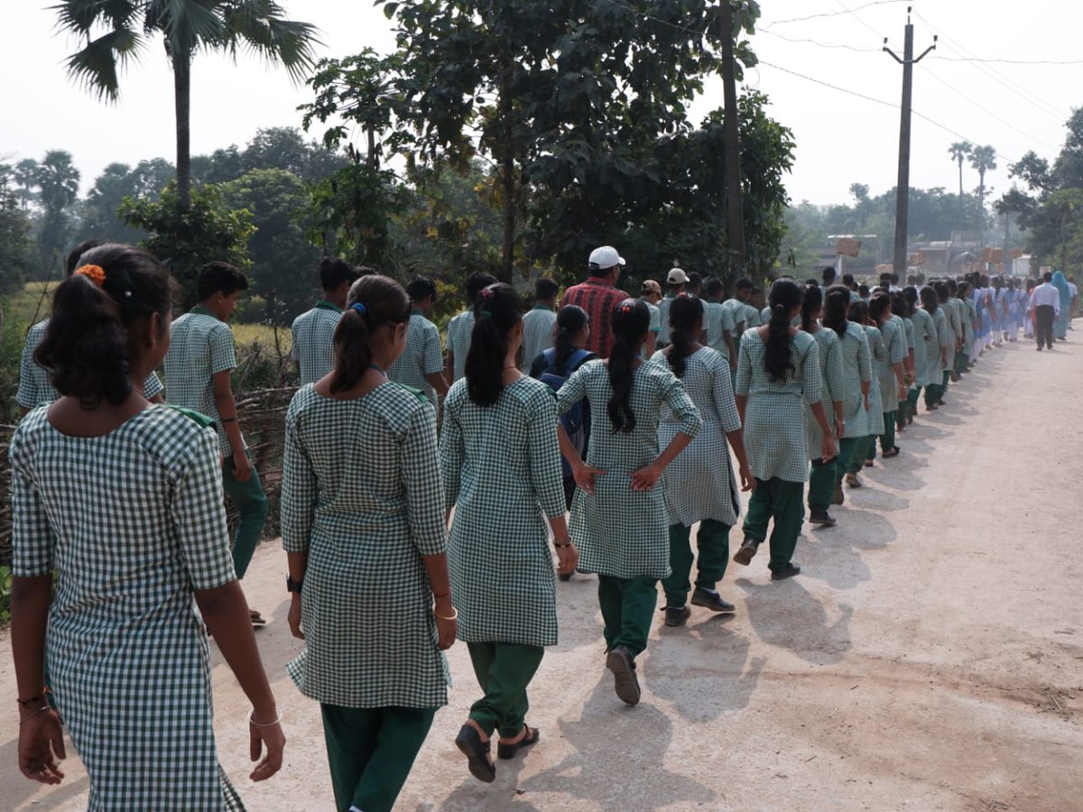 EkjutIndia's tweet image. A rally was organized with school students of Kankili High School, Kankili Gram Panchayat,Parjang block of Dhenkanal district, Odisha to create awareness on &quot;No to Child Marriage and No to Girl Foeticide&quot;
 @USAID_MOMENTUM @JhpiegoIndia @astha14jain #MOMENTUMIndiaYash #EndCEFM 1/2